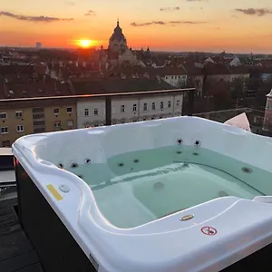 Noir Hotel- Penthouse Apartman Jacuzzival Szeged